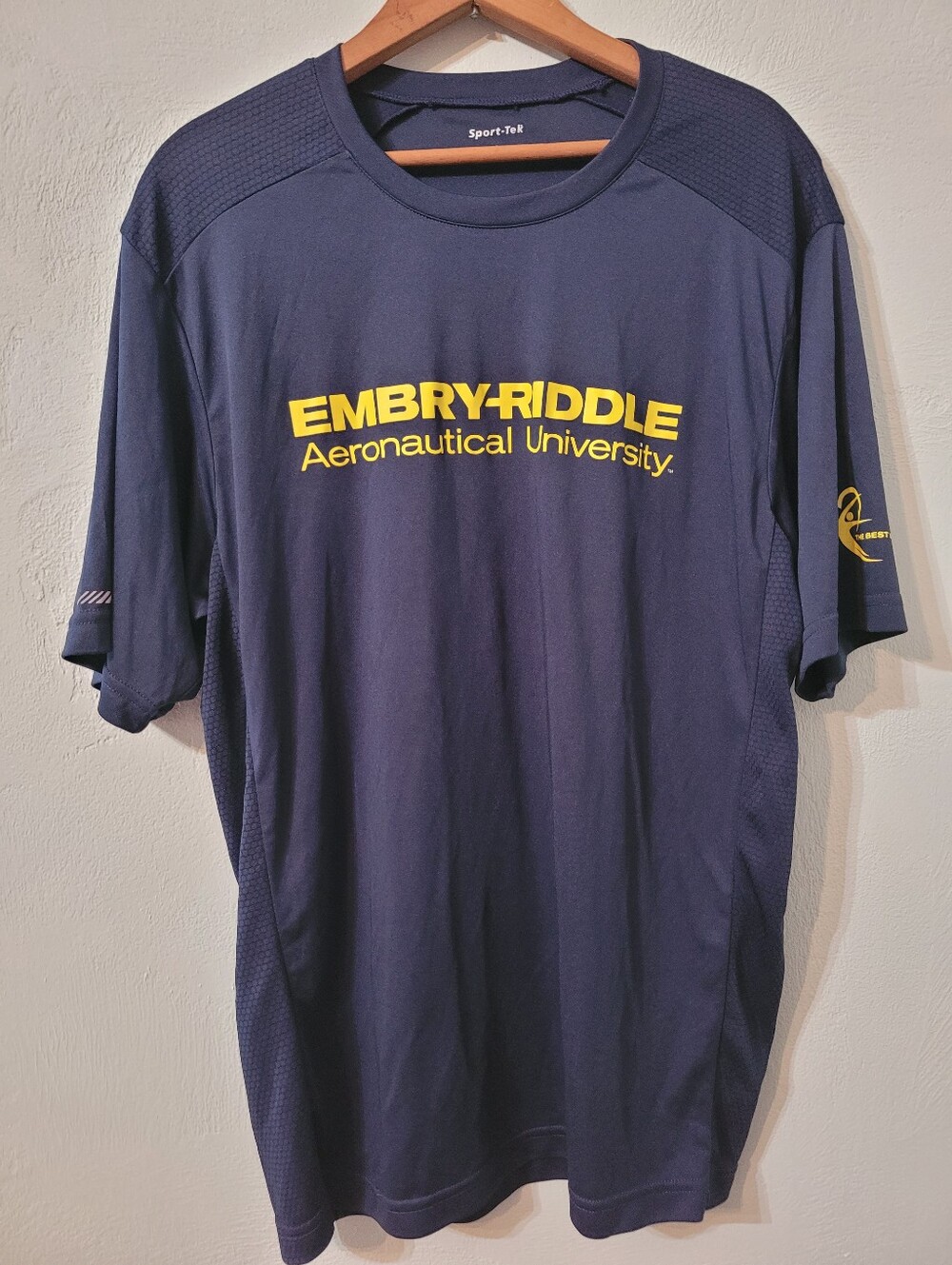 Embry-Riddle Aeronautical University Sport Men's Tshirt Size Large!